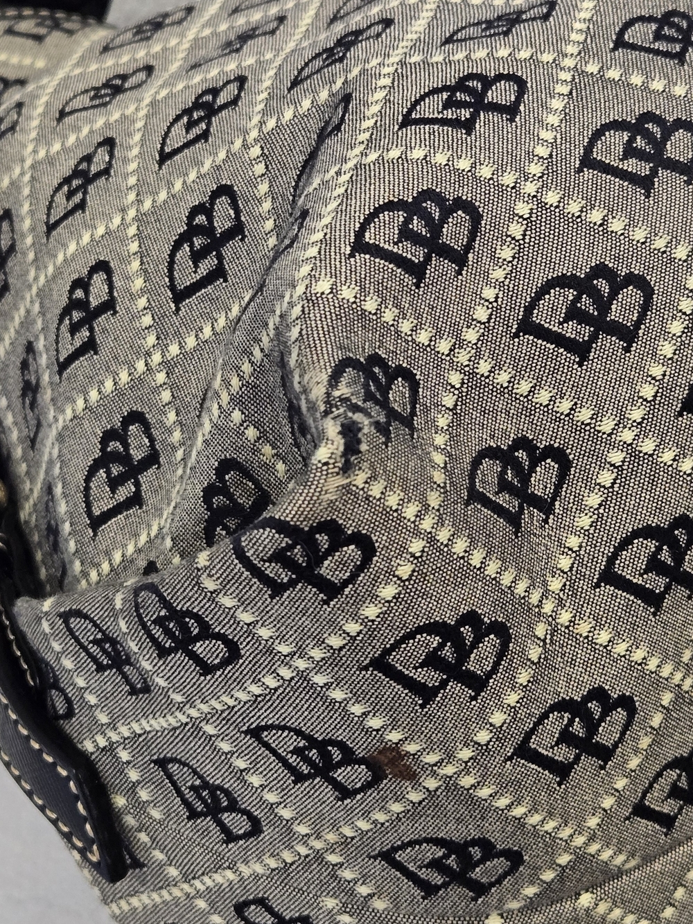 Dooney & Bourke Vintage Large Black and Gray Signature Monogram Shoulder Bag - Picture 8 of 16
